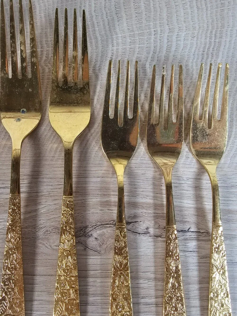 Stanley Roberts Gold Tone Stainless Flatware Lot of 21 Golden Bouquet Knives +